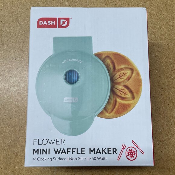 NEW Flower Non-Stick Mini Waffle Maker - Picture 2 of 3
